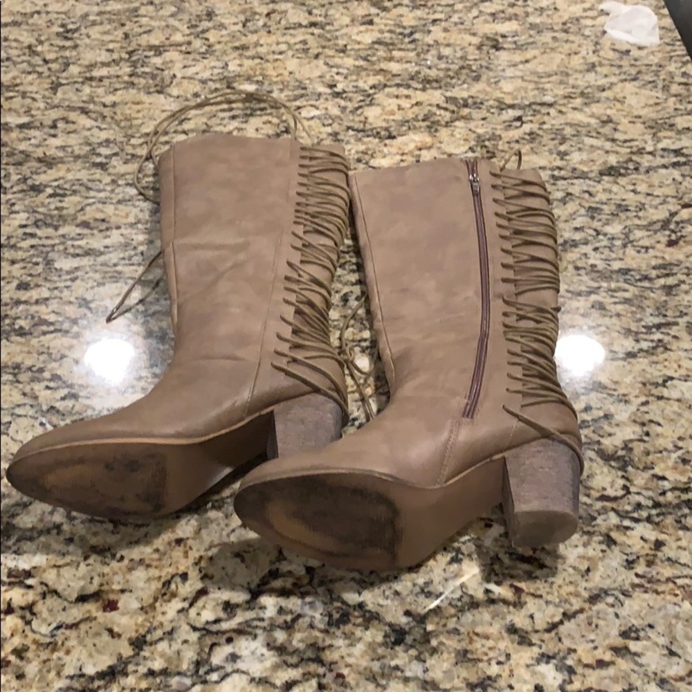 Boots - Picture 3 of 3